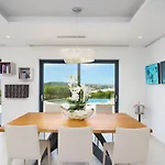 Adonia By Interhome فيلة